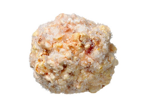Фото Сливовые шарики из попкорна с сахарной посыпкой