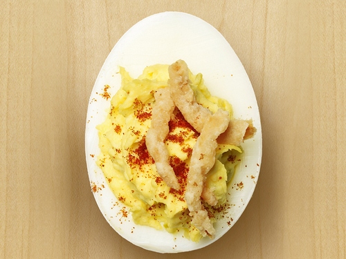 Фото Яйца, фаршированные перцем халапеньо