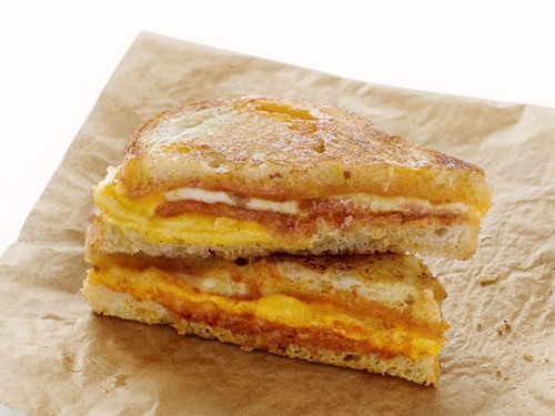 Фото Горячие сэндвичи с тремя видами сыра