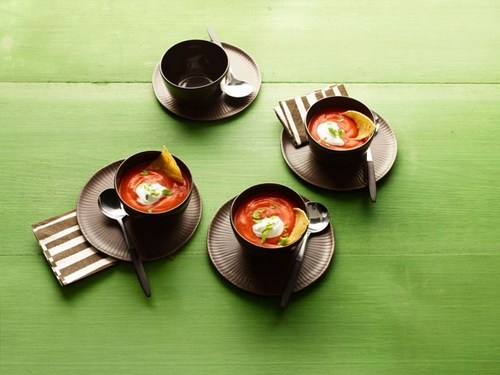Фото Томатный суп-пюре с перцем чипотле и кукурузными чипсами