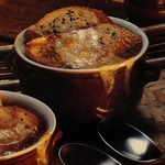 Луковый суп в горшочках