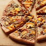 Пицца с мускатной тыквой и сыром горгонзола