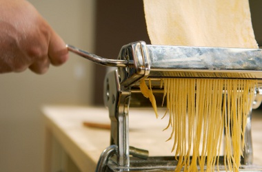 7 инструментов для изготовления макарон в домашних условиях