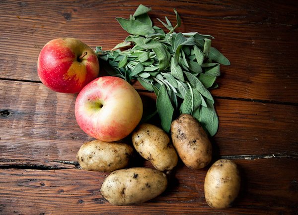 Почему темнеют яблоки и картофель при разрезании