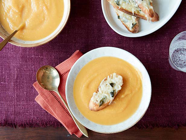 Как приготовить - Суп-пюре из мускатной тыквы с кростини и сыром фонтина