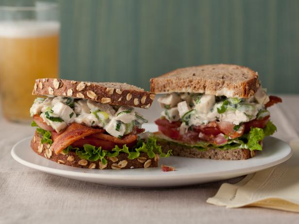 Фото Клубный сэндвич с салатом из курицы