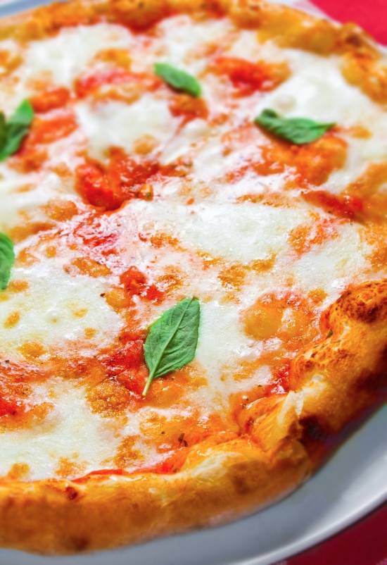Как приготовить - Пицца «Маргарита» с томатным соусом на водке