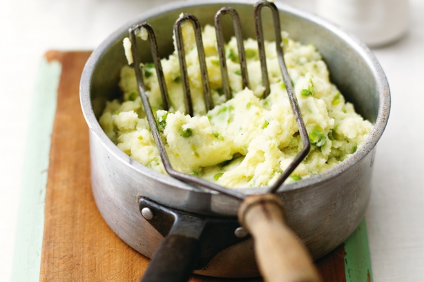 Фото Чамп – картофельное пюре по-ирландски с зеленым горошком