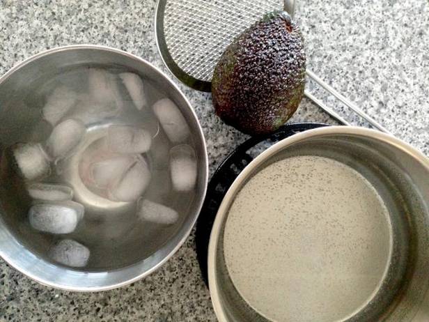 подготовка к процессу приготовления авокадо