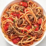 Тушеные спагетти с фаршем и томатами