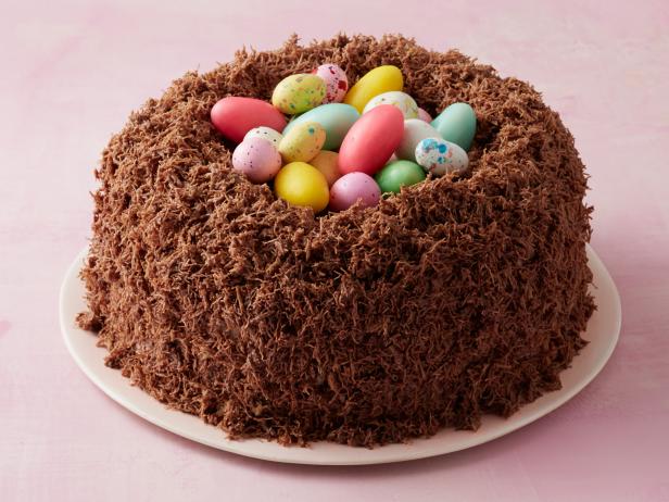 Фото Пасхальный торт «Гнездо» из шоколада и солодового молока