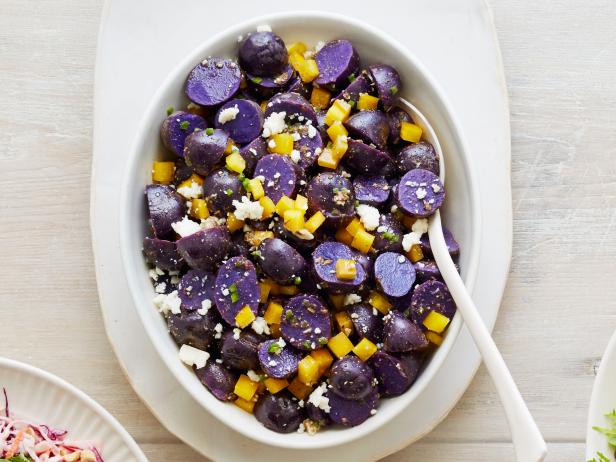 Фото Пряный салат из фиолетового картофеля