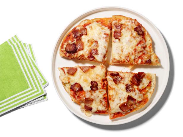 Как приготовить - Пицца с беконом и тремя видами сыра