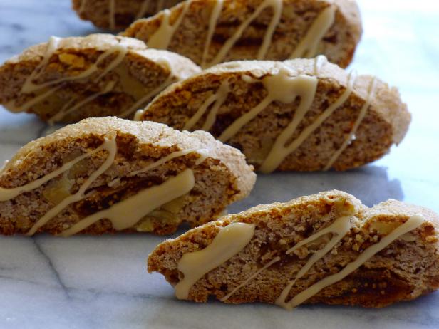 Фото Безглютеновое печенье «Бискотти» с инжиром, грецкими орехами и глазурью