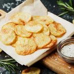 Картофельные чипсы в духовке без масла