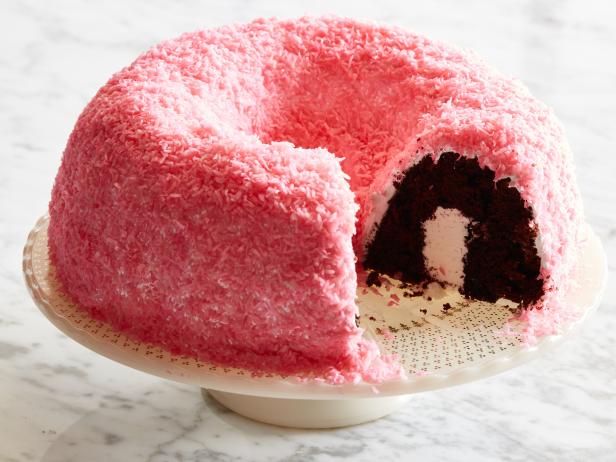 Фото Розовый торт «Снежок»