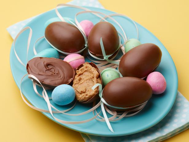 Фото Шоколадные яйца с начинкой из арахисовой пасты