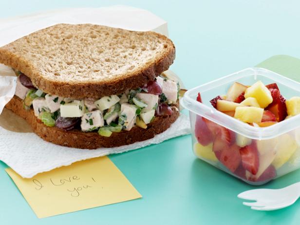 Фото Хрустящие сэндвичи с салатом из индейки