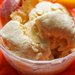 Йогуртовое мороженое с персиками