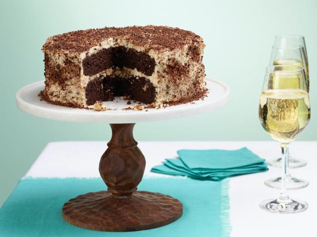 Как приготовить - Шоколадный торт с творожным кремом и орехами в карамели