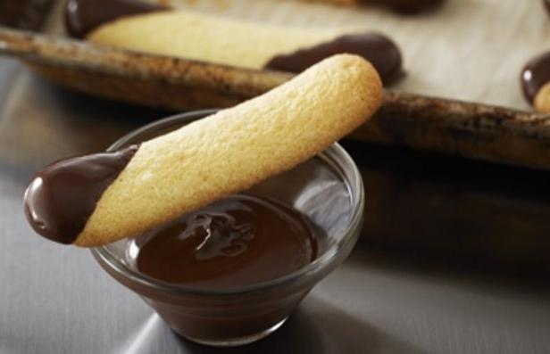 Как приготовить - Воздушное печенье «дамские пальчики» в шоколаде