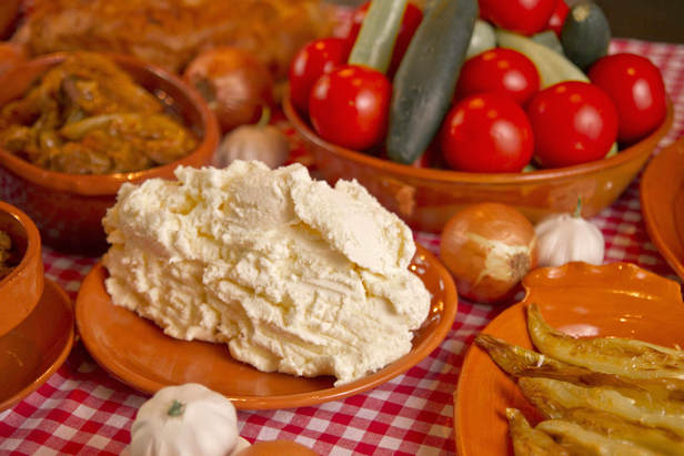Фото Традиционный сербский сыр каймак