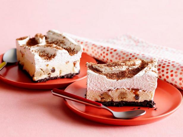 Фотография блюда - Пирожные из печенья с мороженым и песочным тестом