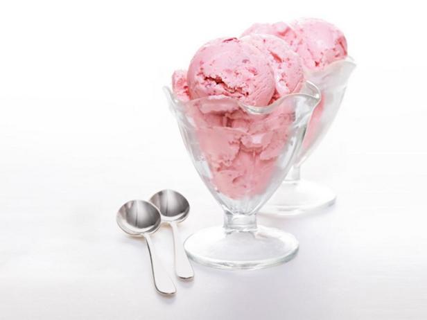 Фотография блюда - Клубнично-содовое мороженое