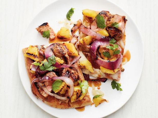 Фотография блюда - Лепешка со свининой и ананасом на гриле