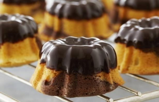 Фото Мраморные кексы с шоколадной глазурью