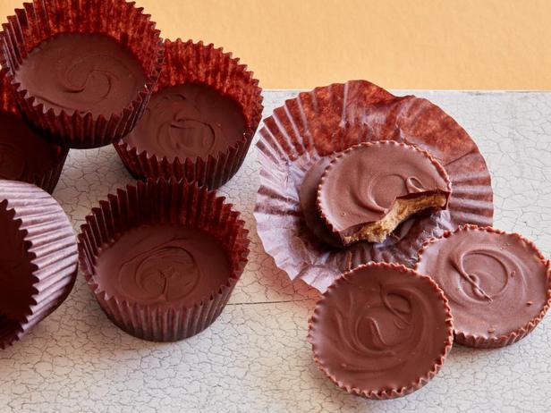 Фотография блюда - Домашние шоколадные конфеты с начинкой из арахисовой пасты