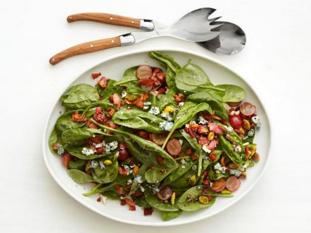 Фотография блюда - Тёплый салат из шпината