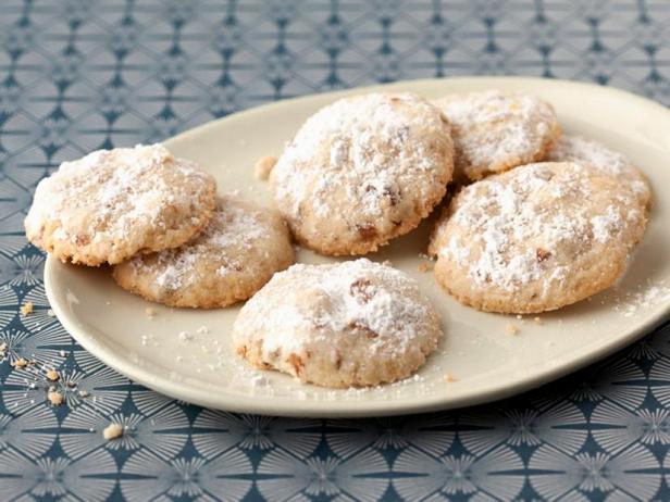 Фотография блюда - Польворон - печенье с молотыми грецкими орехами