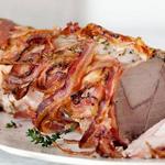 Свиная корейка, завёрнутая в бекон в духовке