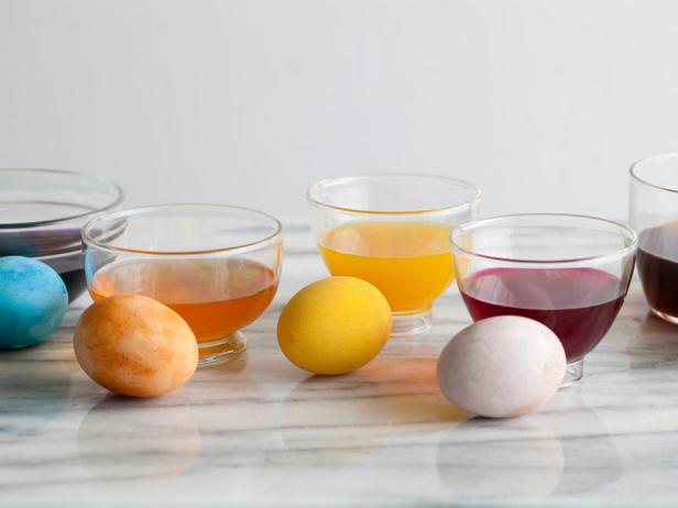 Окрашивание пасхальных яиц натуральными красителями