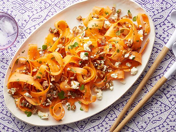 Как приготовить - Салат из моркови, фиников и феты