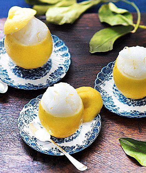Фото Мятно-имбирный лёд в лимонных чашах