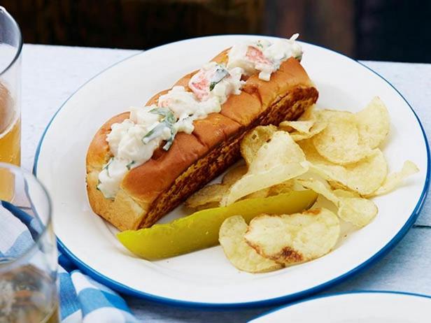 Сэндвичи с мясом омара в стиле штата Мэн