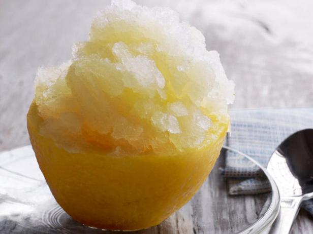 Фруктовый лёд из лимонада с базиликом