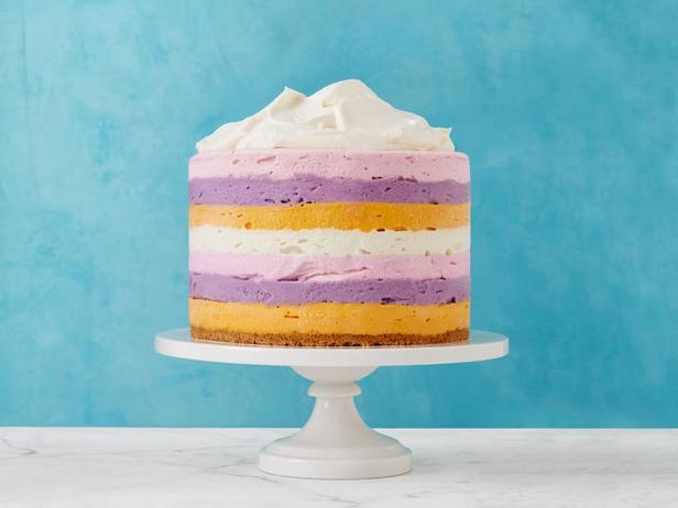 Фото Высокий слоёный торт-мороженое
