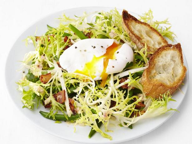 Как приготовить - Салат бистро с яйцом-пашот