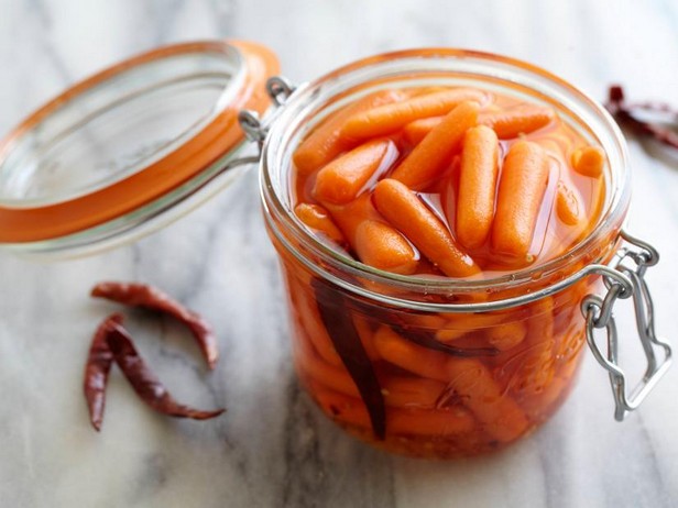 Острая маринованная морковь