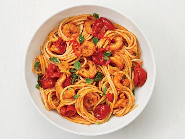 Паста с креветками, шпинатом и помидорами черри в сливочном соусе простой рецепт пошаговый