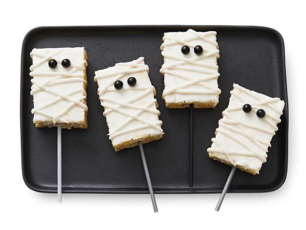 Фото Хрустящие пирожные «Мумии» из готовых завтраков с корицей
