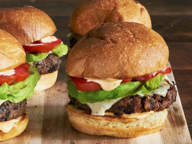 Фото Вегетарианский гамбургер с фасолевой котлеткой