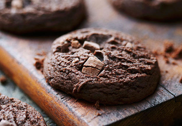 Фото Рассыпчатое печенье с кусочками шоколада