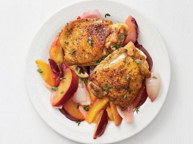 Как приготовить - Хрустящая курица с персиками и сливами