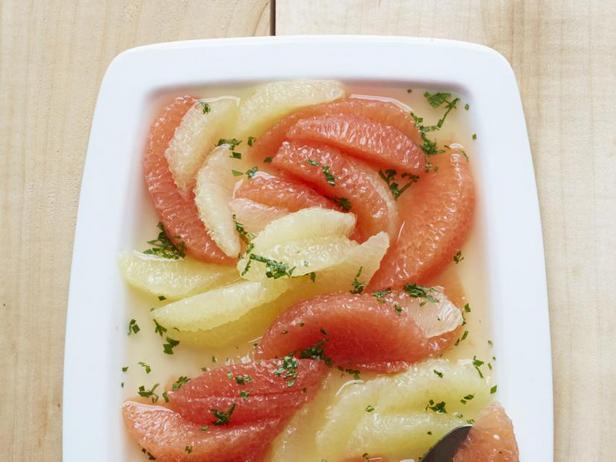Как приготовить - Салат из грейпфрутов в медово-мятной заправке
