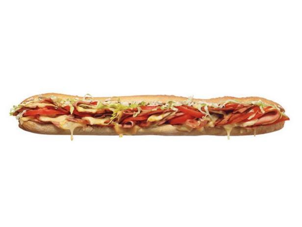 Фото Саб-сэндвич с жареной мортаделлой и сыром мюнстер