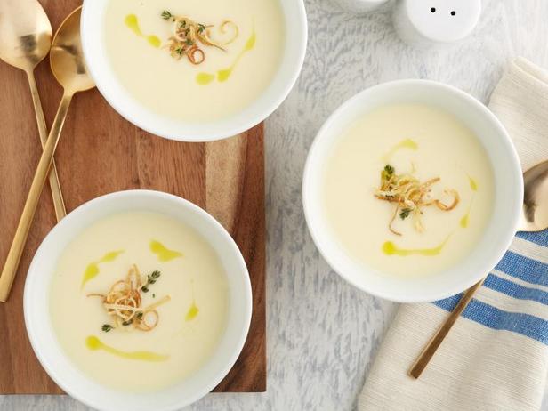 Фото Классический суп из картофеля и лука-порея